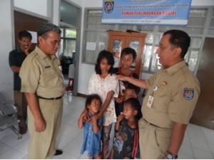 Kadisdik Kota Depok Ir Herry Pansila bersama Eka Baktiar