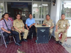 Kadisdik bersama Ka UPT P Beji, K3S SD Beji, serta polsek Beji