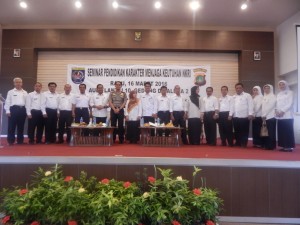 foto bersama Kepsek se Depok dengan Kadisdik dan Kapolres