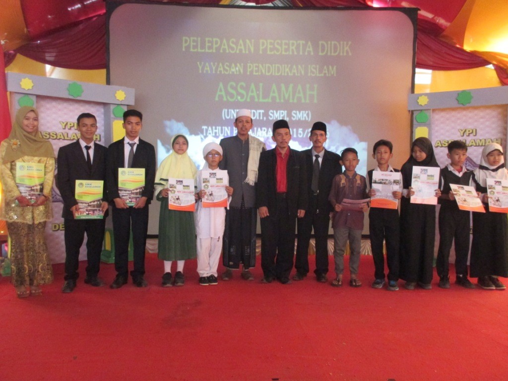 Penghargaan siswa berprestasi Yayasan Pendidikan Islam Assalamah