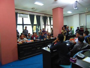 suasana rapat dengar pendapat di DPRD Kotabaru (foto Deddy)