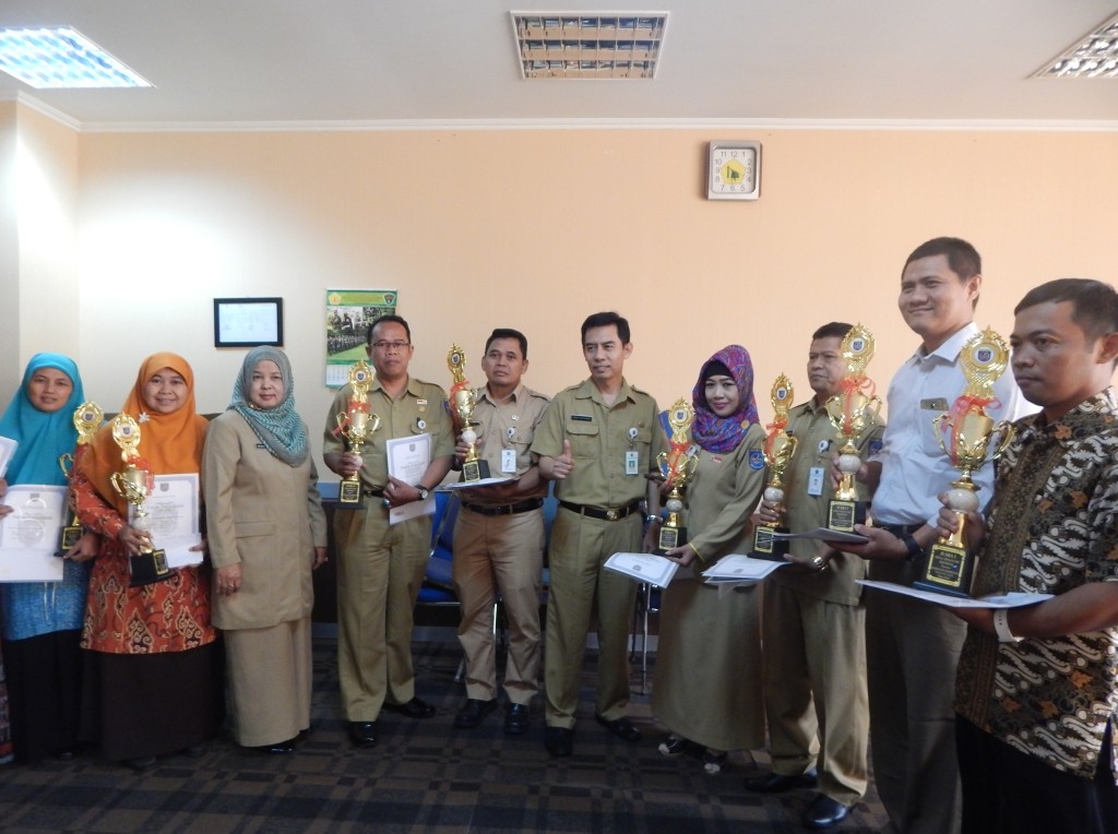 Guru dan kepala sekolah berprestasi tingkat kota Depok