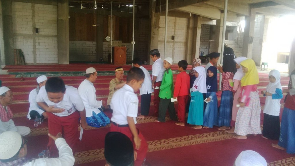 Kepala BNN Depok Santuni anak yatim dan piaitu