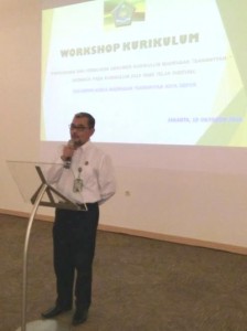 Khalik Mawardi  Kepala Kantor Kemenag kota Depok saat pembukaan workshop kurikulum 2016