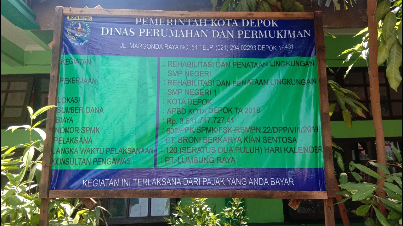 Bantuan rehablitasi dan penataan lingkungan Sekolah yang menelan anggaran 3,5 M lebih ini bersumber dari APBD tahun 2019-swarapendidikan.co.id