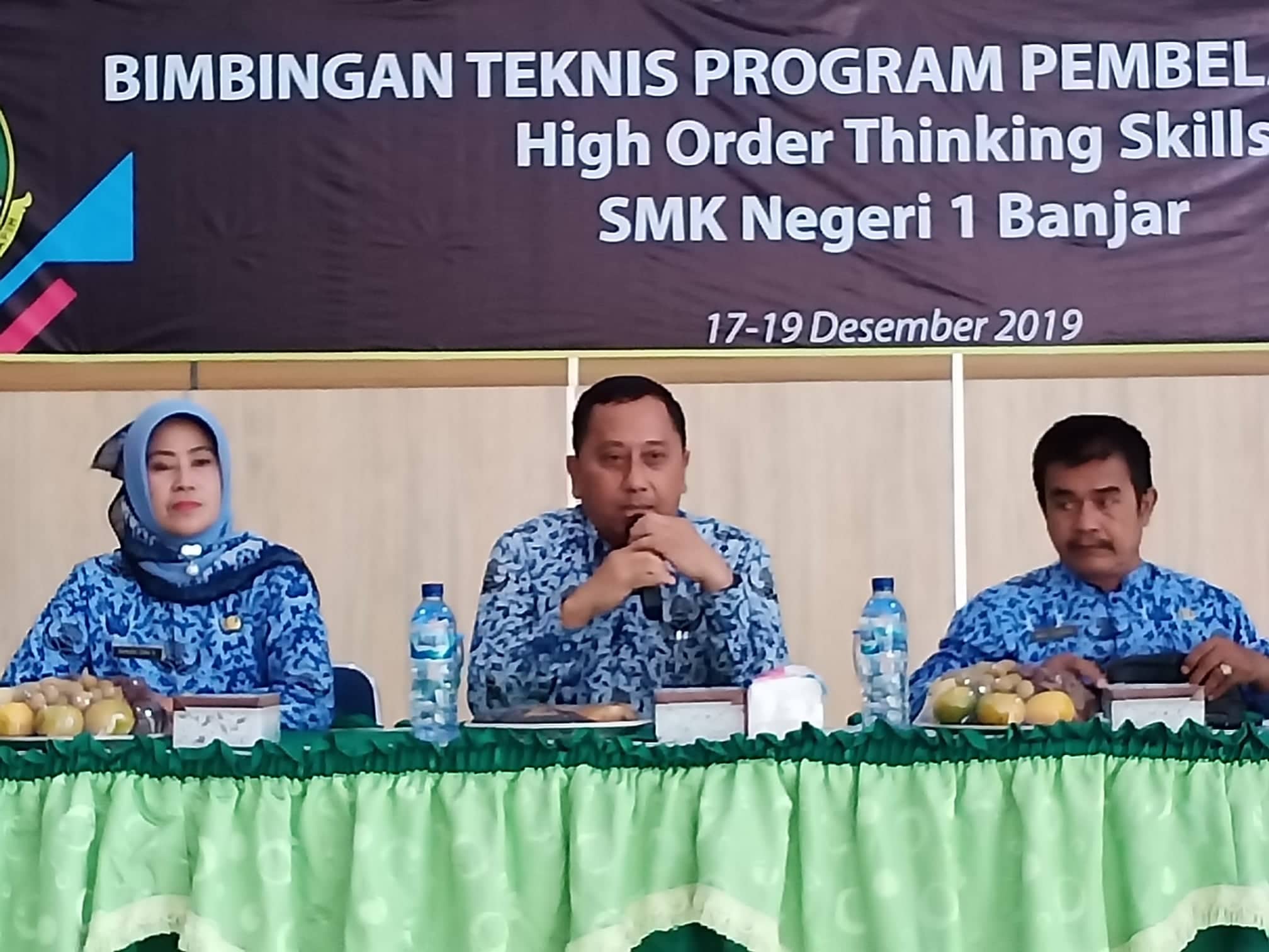 KCD XIII, Herry Pansila membuka Bimtek Program Pembelajaran HOTS di SMKN 1 Kota Banjar
