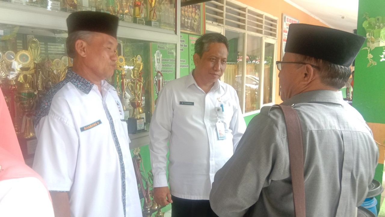 Kadisdik bincang-bincang dengan pengurus LPM Kec. Sukmajaya