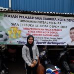 Hj. Indah Ariani, SH anggota DPRD kota Depok Fraksi PDIP membuka Turnamen Futsal Pelajar SMA Terbuka se Kota Depok