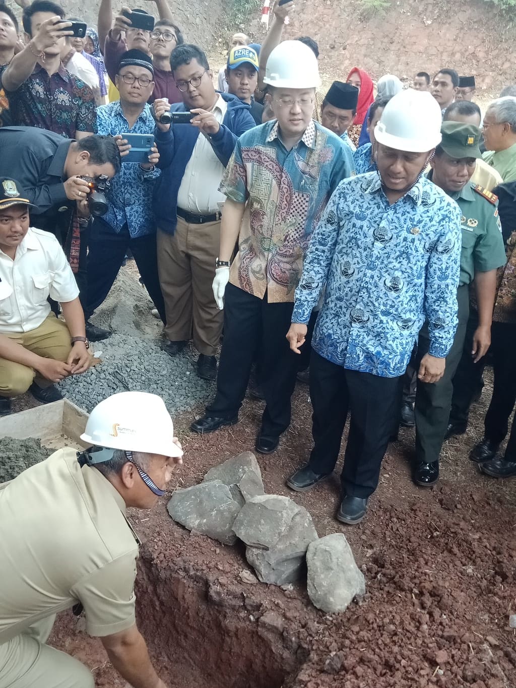 Rahmat Effendi Letakan Batu Pertama Pembangunan SMA N 21 Bekasi