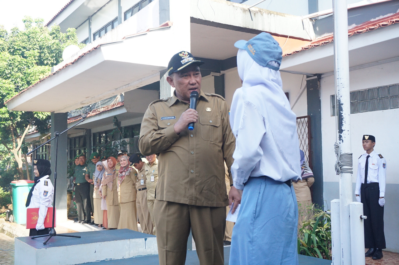 Mohammad Idris Hibur Pelajar SMAN 8 Depok