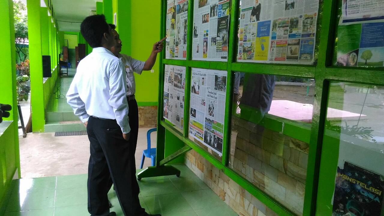 MAN 1 Palembang, Wajibkan Siswa Baca Koran