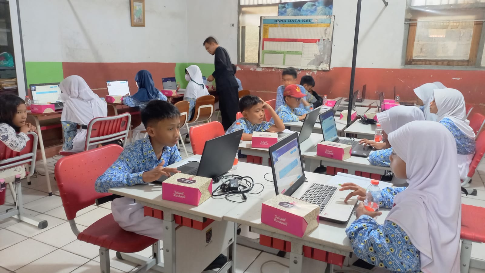 Pelaksanaan ANBK Utama di SDN Bedahan 01 dan SDN Pengasinan 03 Lancar