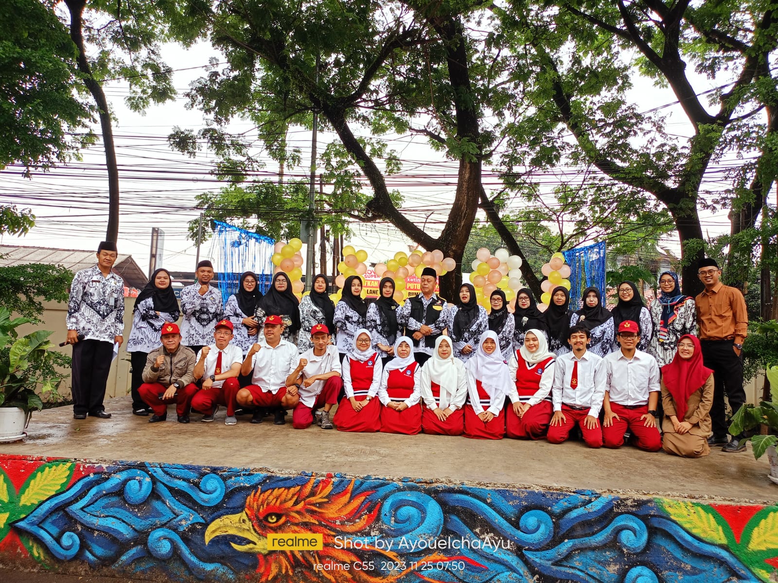 HUT Ke 78 PGRI dan HGN 2023, SDN Sawangan 01 Dan SDN Pasir Putih 02 Beri Penghargaan Kepada Guru