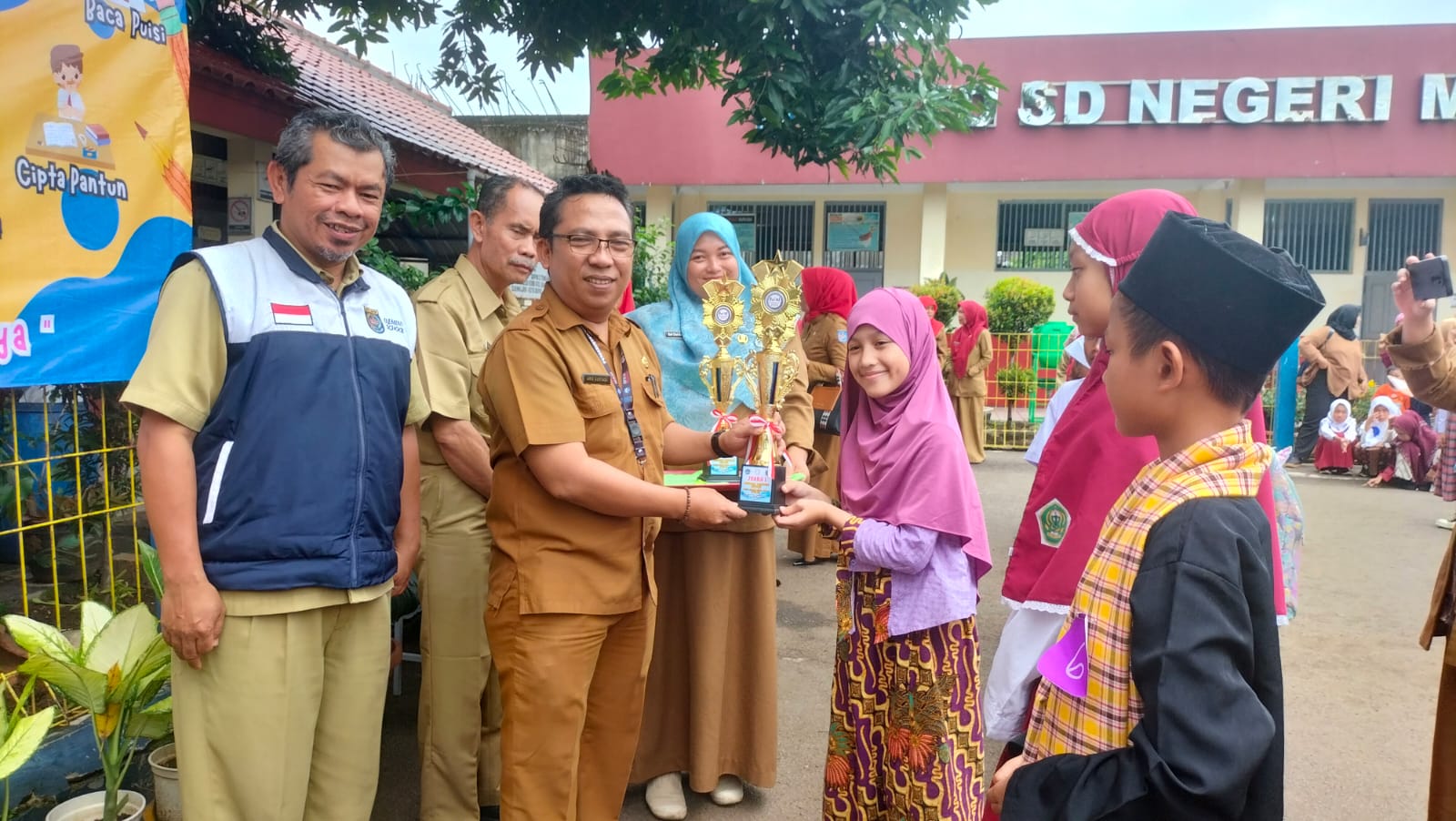Felsi 2024 Kecamatan Sukmajaya, SDN Cisalak 1 Juara Penulisan Cerpen dan SDN MJ 11 Juara Cipta Pantun