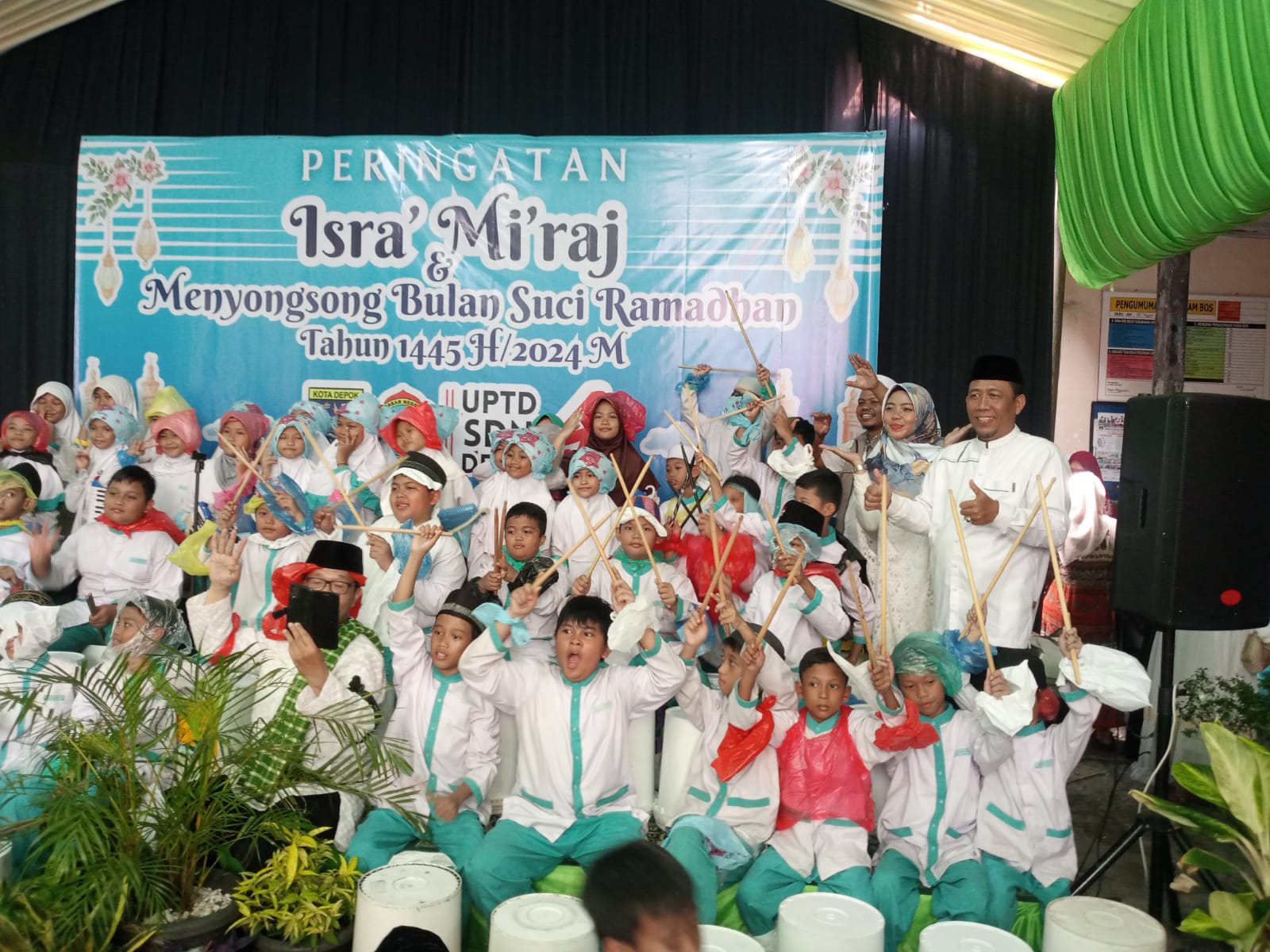 Group Musik Perkusi SDN Depok 4 Meriahkan Peringatan Isra Mi’raj