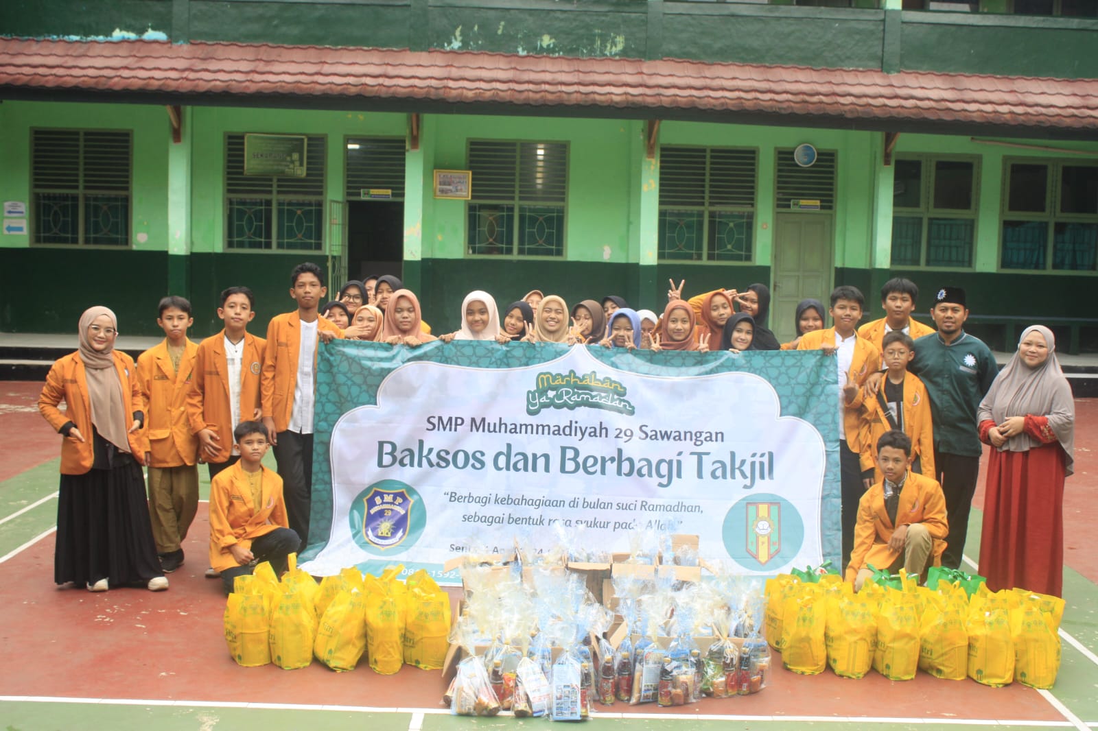 SMP Muhammadiyah 29 Gelar Sanlat , Takjil on The Road dan Baksos