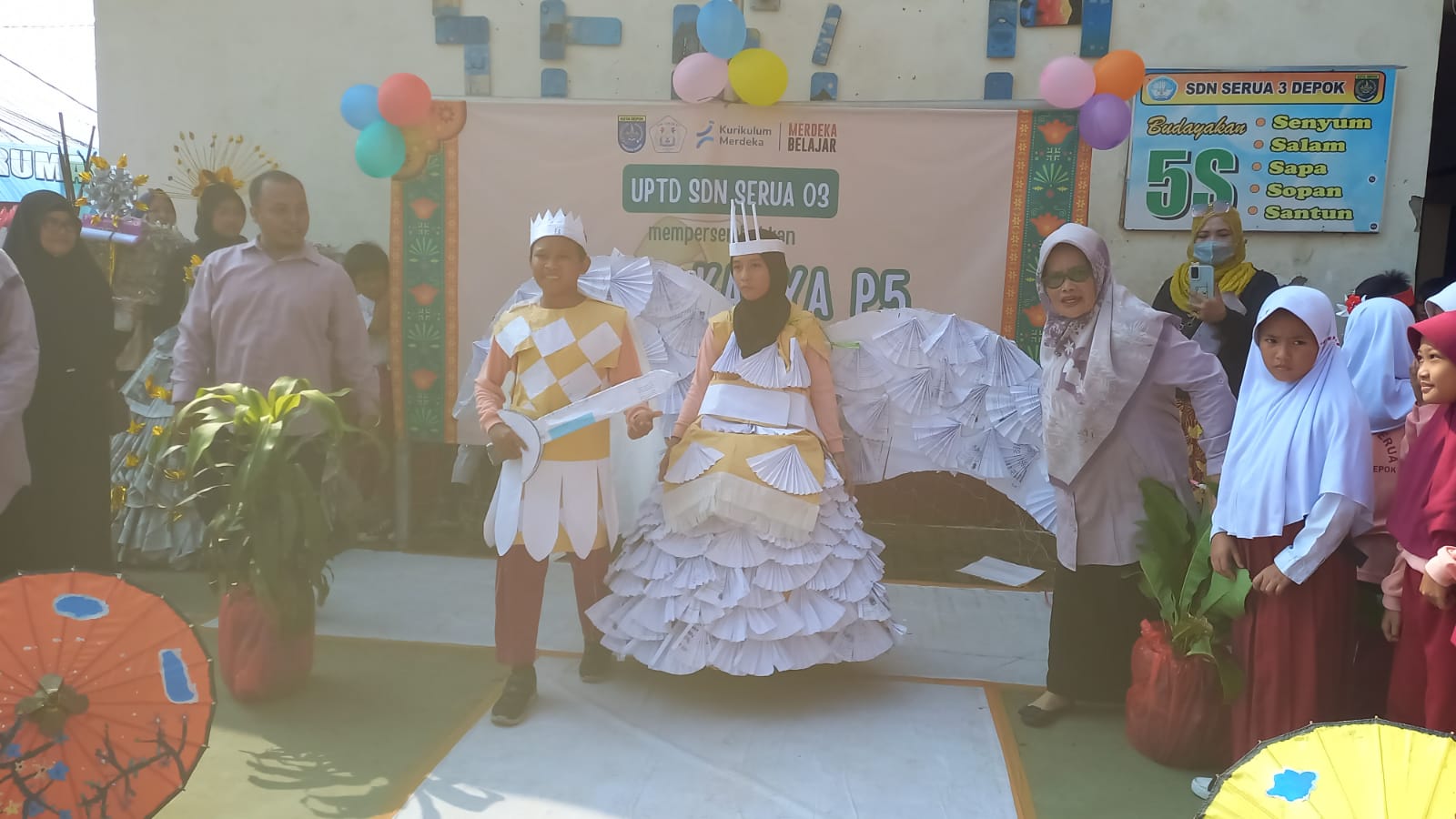 Siswa SDN Serua 03 Daur Ulang Sampah Jadi Busana Menarik
