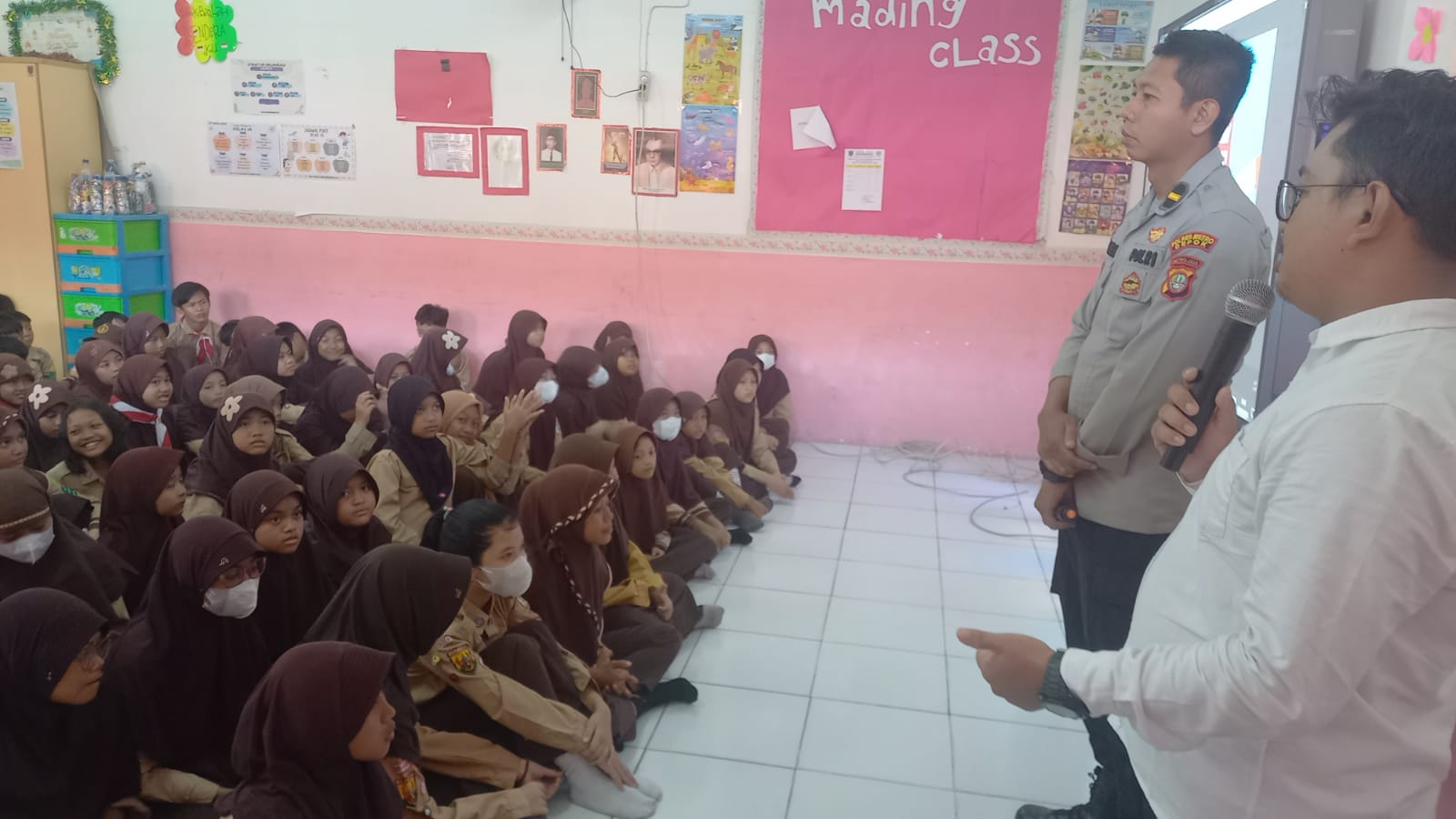 Cegah Bullying, Siswa SDN Sawangan 04 dapat Edukasi dari Polrestro Depok
