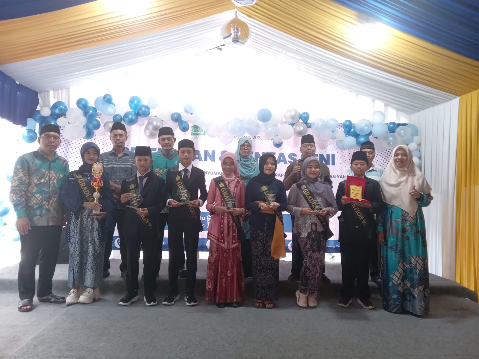 SD Islam Darul Falah Tunjukan Berbagai Prestasi Siswa pada Acara Pelepasan