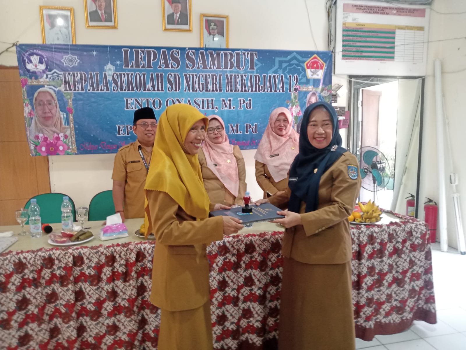 Baru Satu setengah Bulan Pimpin SDN Mekarjaya 12, Ento Onasih Diganti Epon Sumiarsih