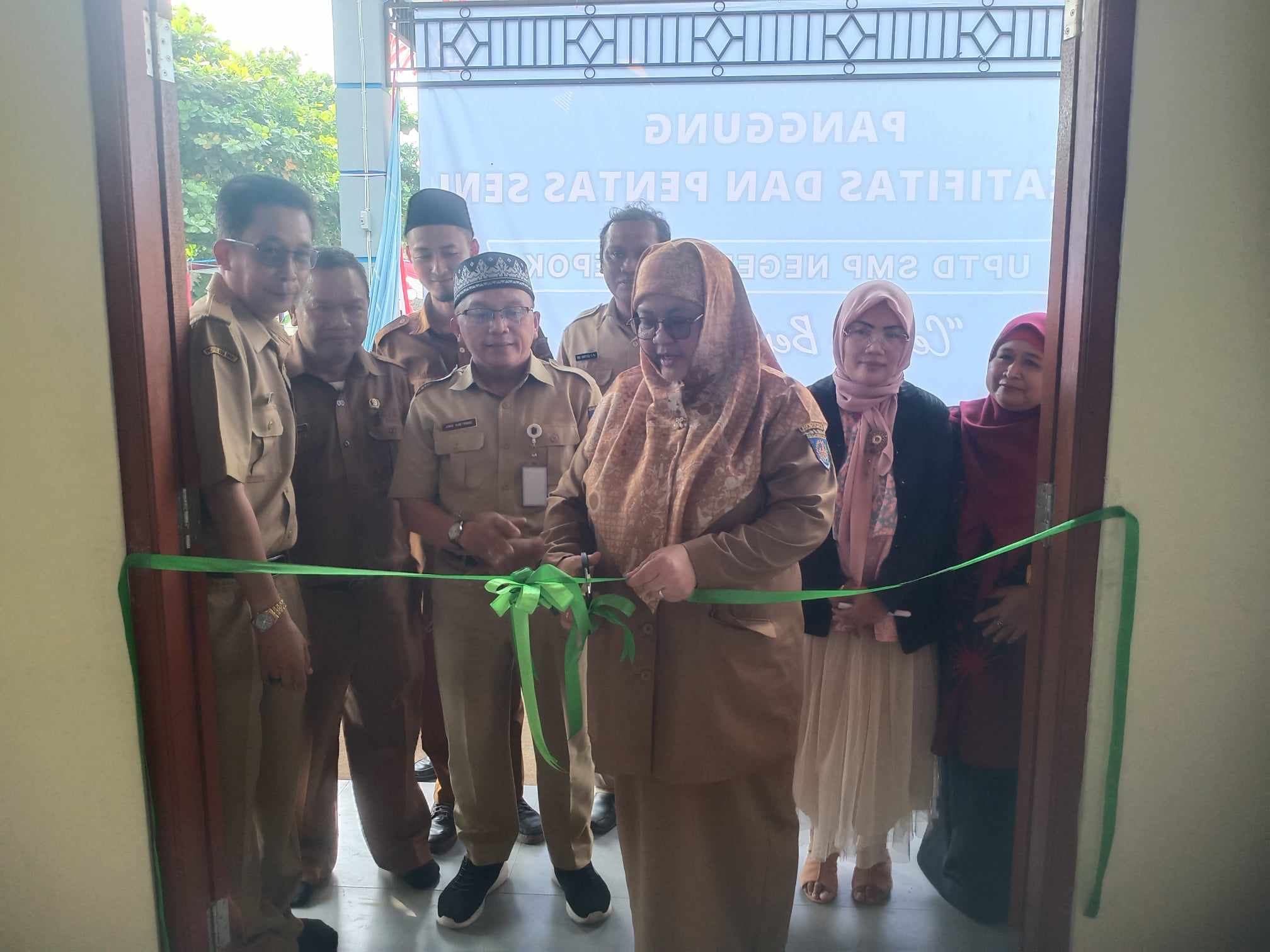 Kadisdik Resmikan Mushola Al Awabien SMP Negeri 26 Depok