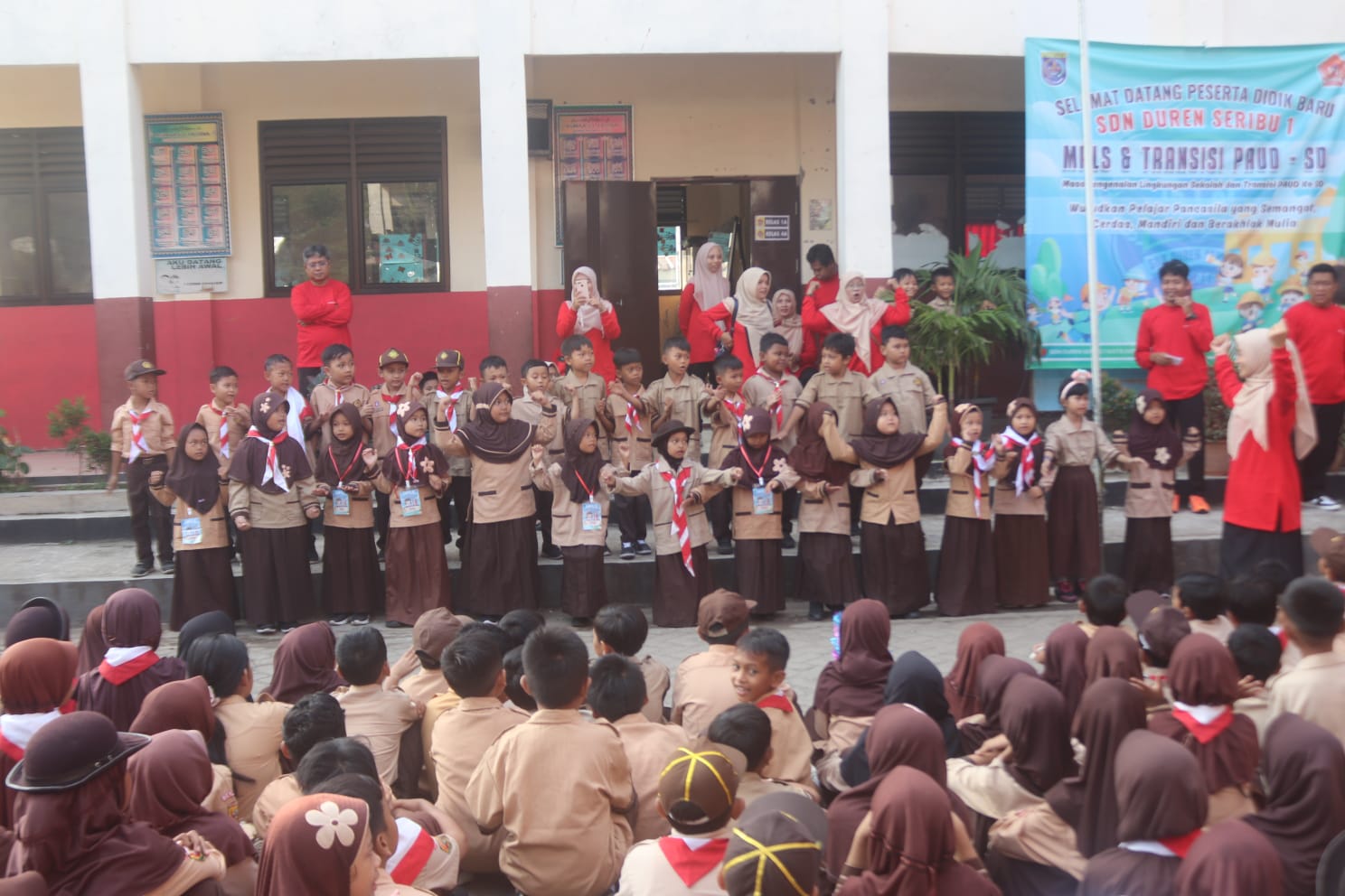 Pembiasan Pagi, SDN Duser 01 Sambut Siswa Salam dan Sapa