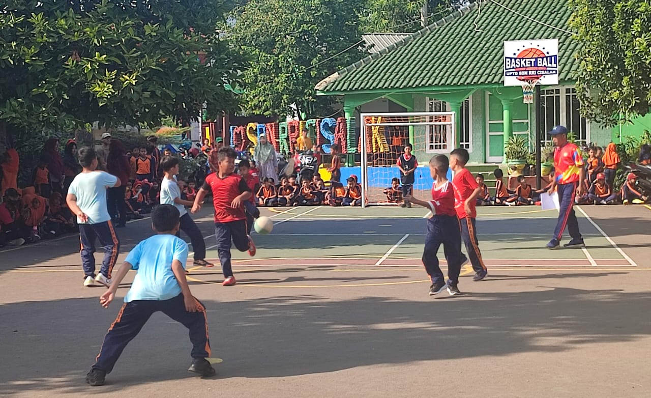 SDN RRI Cisalak Gelar Pertandingan Futsal dan Hadangan Semarakan HUT Ke 79 RI