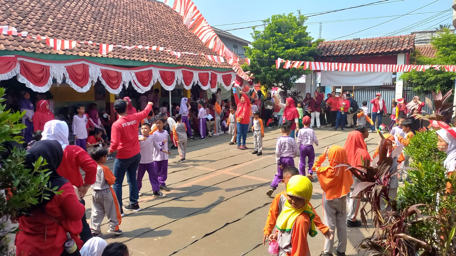 SDN Pasir Putih 01 Kolaborasi dengan Ortusis Selenggarakan Lomba Kemerdekaan RI