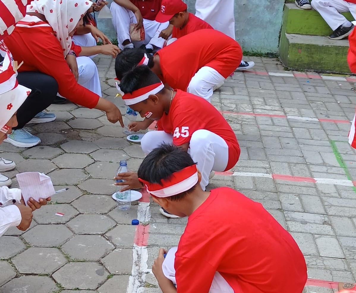 Kepala SDN Mekarjaya 20 Acungi Jempol Kekompakan Para Guru dan Komite Sekolah di Lomba Agustusan