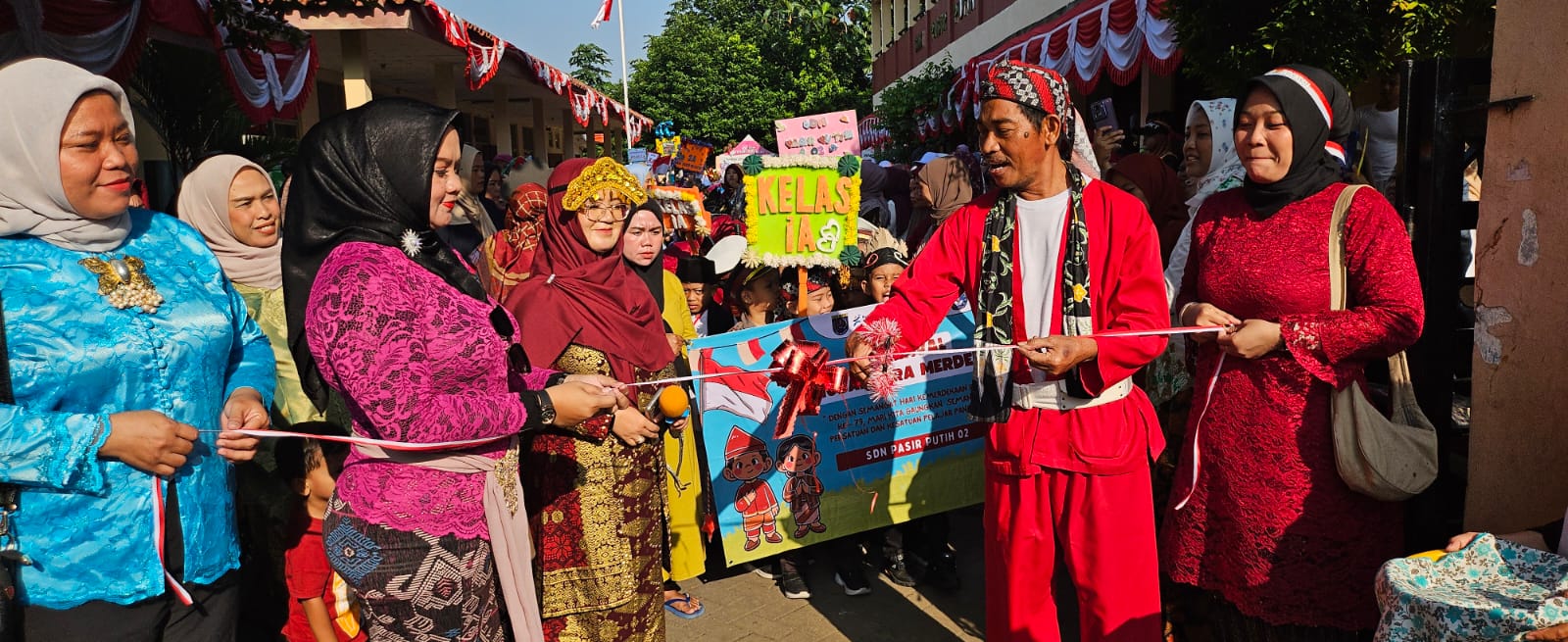 Karnawal Nusantara Merdeka SDN Pasir Putih 02 Diramaikan Lomba Fashion Show