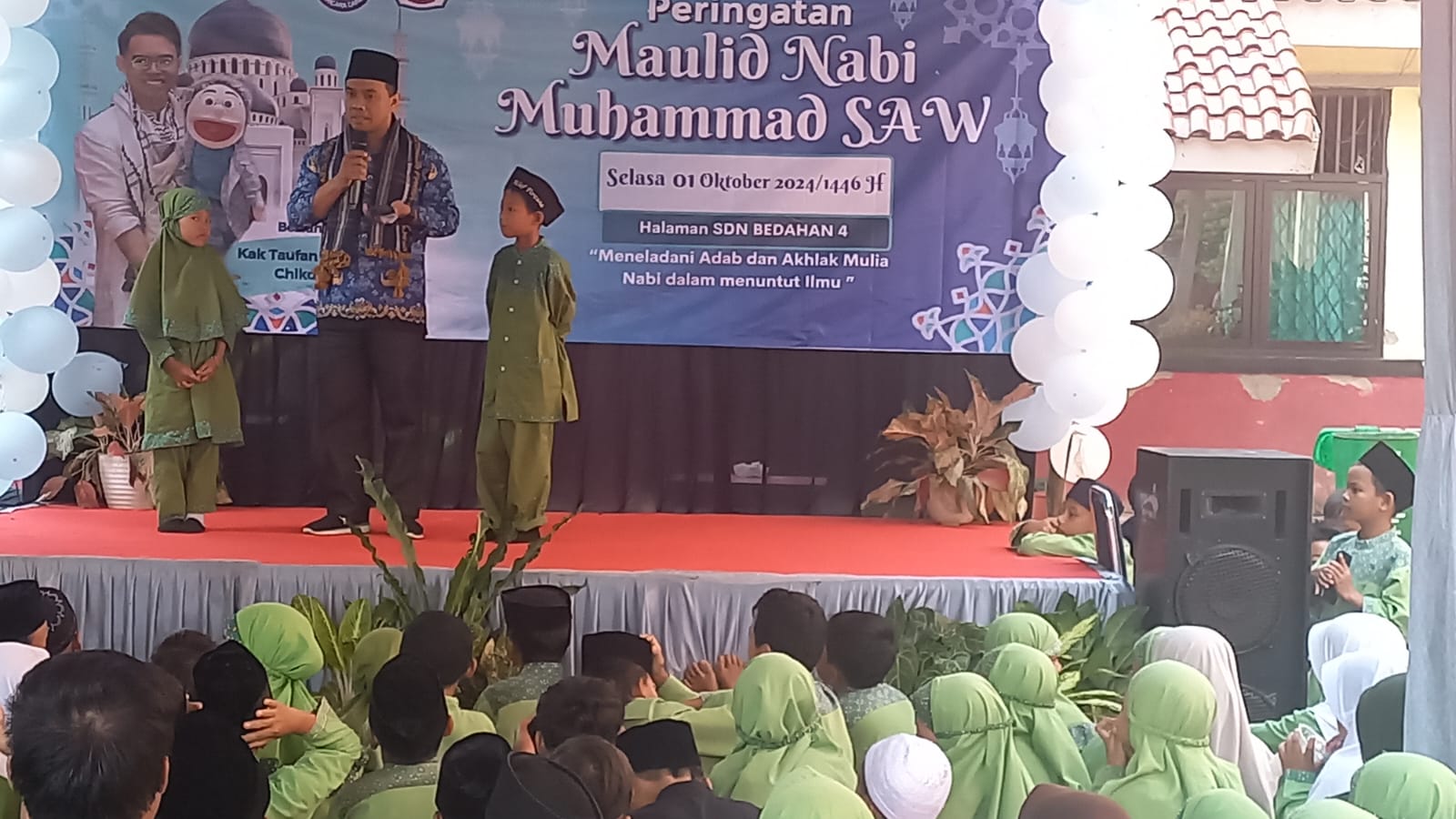 Orang tua Siswa dan Guru SDN Bedahan 04 Gotong Royong Sukseskan Peringatan Maulid Nabi