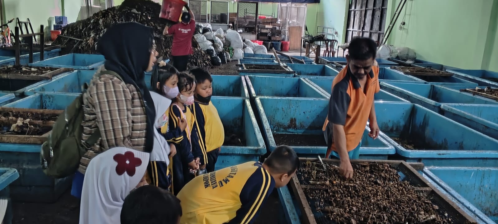 120 Siswa SDN Sugu Tamu Belajar Pemilahan Sampah di UPS Merdeka