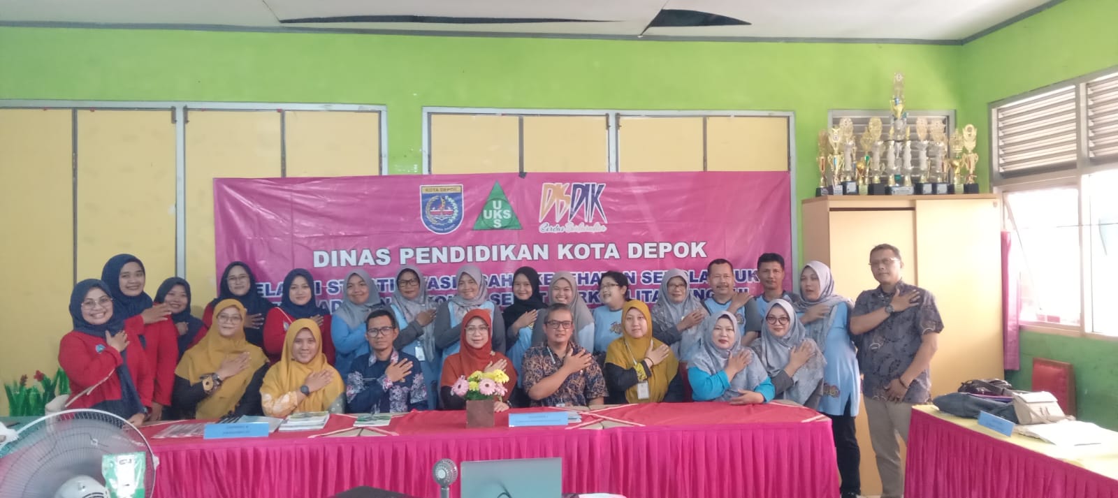 Tim Visitasi Sekolah Sehat Kota Depok Kunjungi UPTD SDN Depok Baru 3