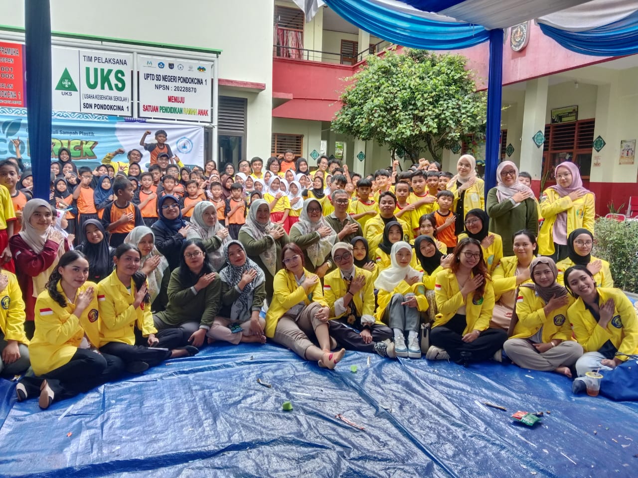 Kepsek Sri Widayati Sambut Baik Pelaksanaan Gebyar Eco Brick Oleh Karya Salemba Empat di SDN Pocin 1