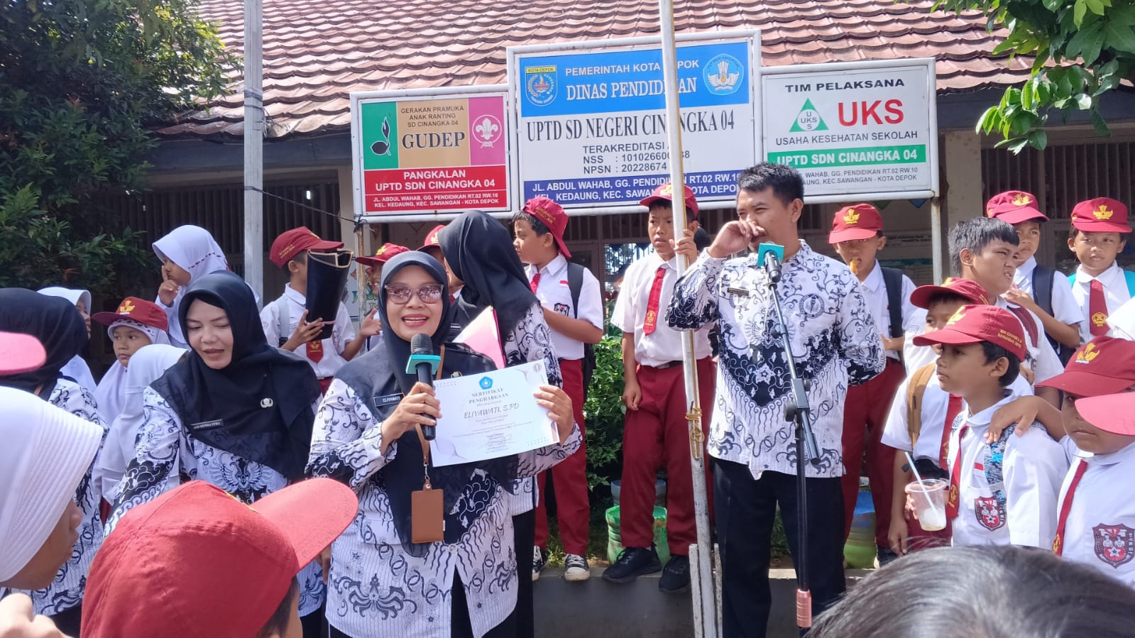 SDN Cinangka 04 Berikan Penghargaan kepada 15 Guru di HUT PGRI dan HGN 2024