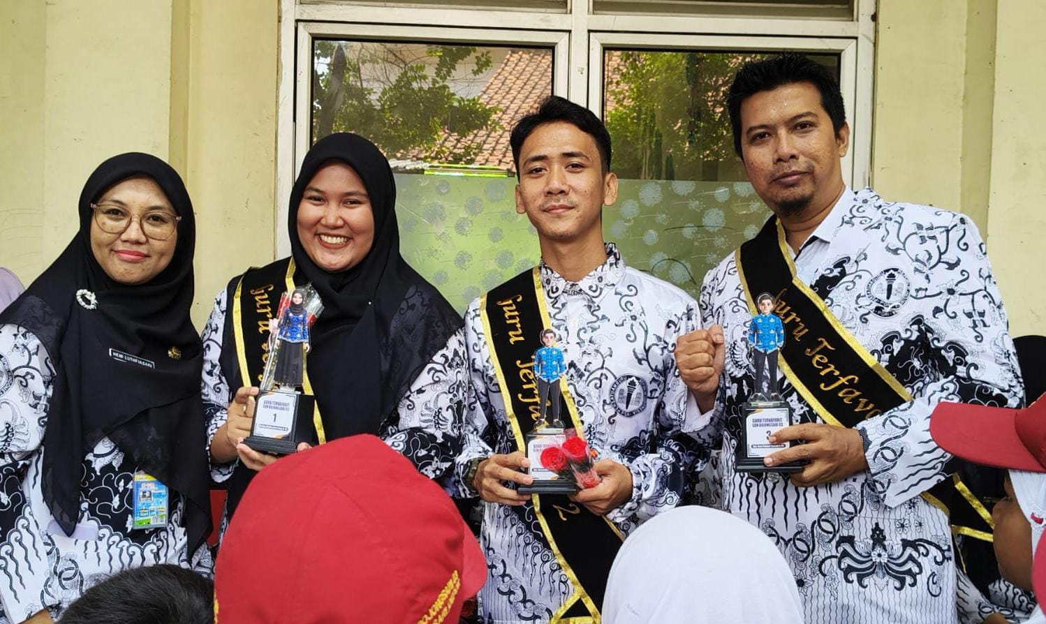 Kepala SDN Bojongsari 03 Umumkan Guru Favorit Pilihan Siswa