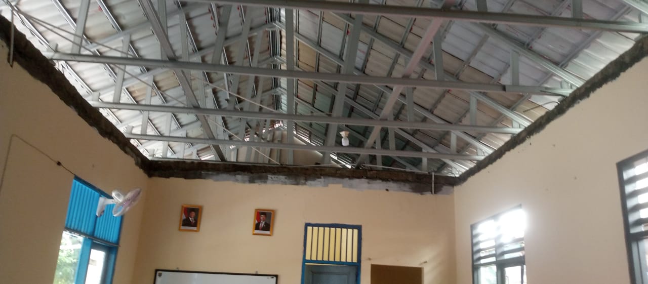 Renovasi Ruang Kepsek dan Guru di SDN Mekarjaya 20 Tanpa Plafon, Orang Tua Murid Kecewa
