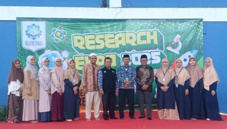 Kabid SD Dinas Pendidikan Depok Hadiri Research Expo 2025 SDIT Nurul Fikri Cimanggis