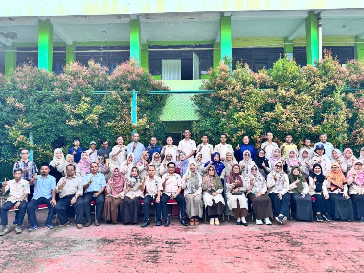 Hari Pertama Masuk Sekolah, SMKN 1 Depok Adakan Halal Bihalal