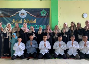 Pererat Silaturahmi, MI Al-Khoeriyah Gelar Halal Bihalal dan Pembagian Rapor PTS