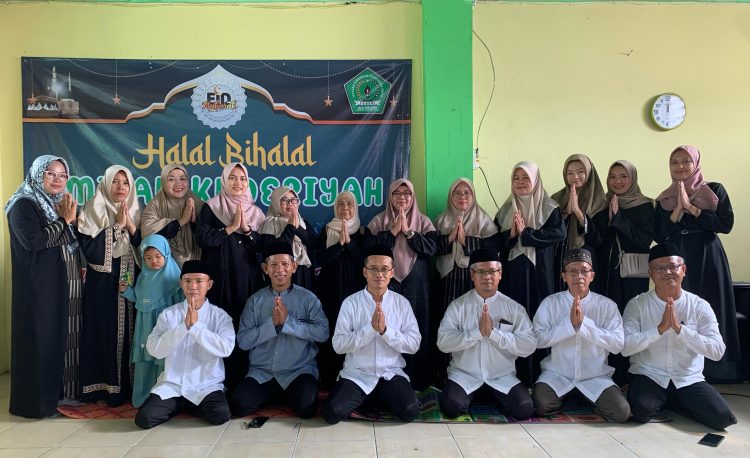 Pererat Silaturahmi, MI Al-Khoeriyah Gelar Halal Bihalal dan Pembagian Rapor PTS