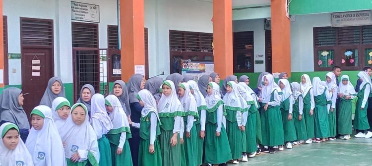 MI Miftahul Huda Muhammadiyah Cinangka Gelar Halal Bihalal, Tekankan Pentingnya Saling Memaafkan