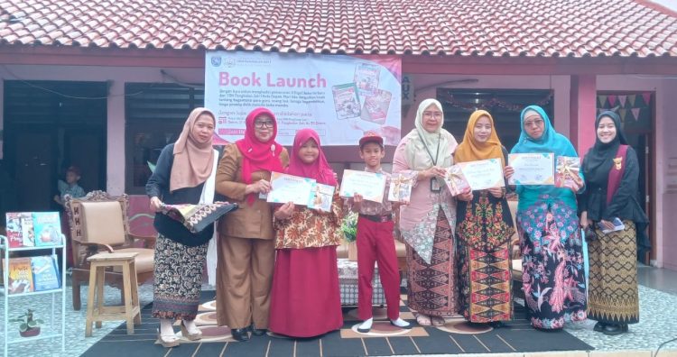 Peringati Hari Kartini, SDN Pangkalan Jati 1 Luncurkan Tiga Buku Antologi Cerpen