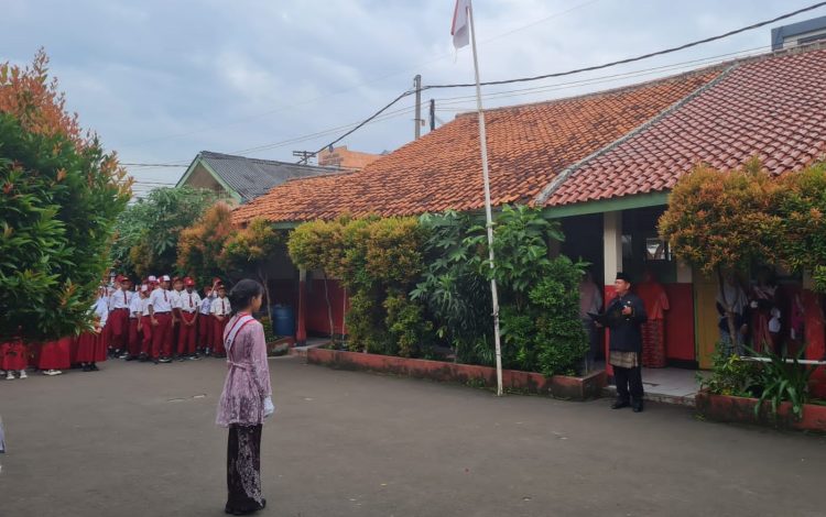 SD Negeri Cinere 1 Gelar Upacara Bendera dan Lomba Paduan Suara di Hari Kartini