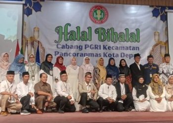 PGRI Kecamatan Pancoranmas Beri Cinderamata untuk Guru Purna Bakti dalam Momen Halal Bihalal