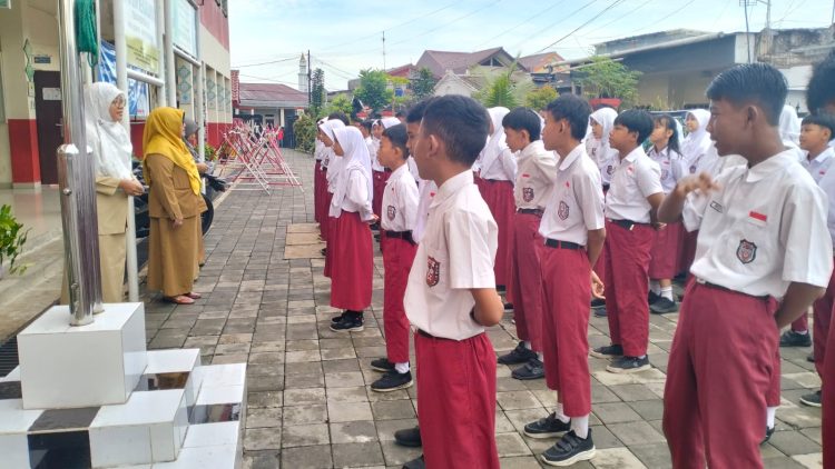 MK Putuskan Pendidikan Dasar Negeri dan Swasta Wajib Gratis