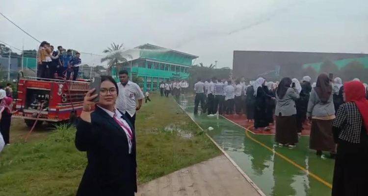Rayakan Kelulusan Tanpa Membebani Orang Tua, SMKN 3 Depok Gelar Water Party