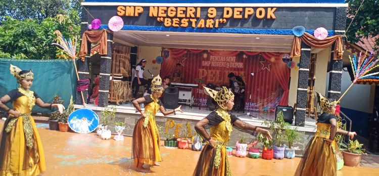 SMP Negeri 9 Depok Gelar Pentas Seni untuk Rayakan Hari Kartini dan Hari Pendidikan Nasional