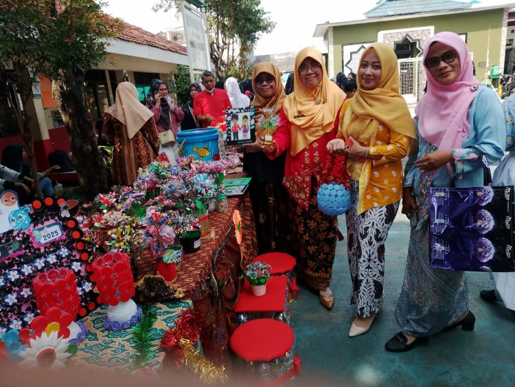 SDN Mekarjaya 21 Tampilkan Inovasi dan Seni dalam Gelar Karya P5 Berbasis Daur Ulang