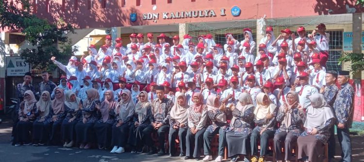 88 Siswa SDN Kalimulya 1 Abadikan Momen Perpisahan Bersama Dewan Guru